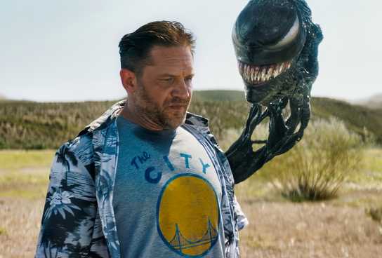Venom talking to Eddie Brock in the desert in Venom: The Last Dance.